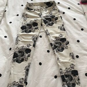 American eagle black and white floral pants